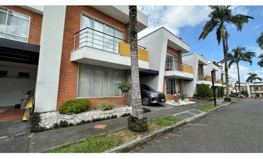 Extraordinara Casa en conjunto cerrado, sector la villa Pereira