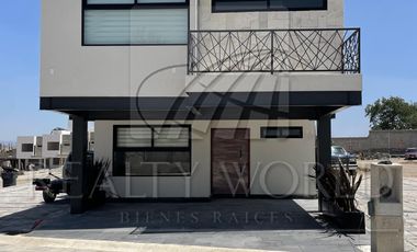 Casas en Venta en Santa María Nativitas
