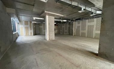 ARRIENDO Local Comercial de 191,56 m2, Metro Manuel Montt,