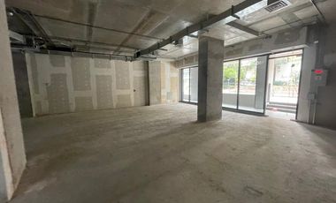 ARRIENDO Local Comercial de 191,56 m2, Metro Manuel Montt,