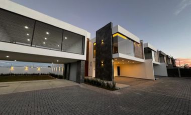 Casas en Venta en Santa María Magdalena Ocotitlán