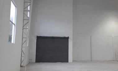 Galpón en ALQUILER 600m2 y 300m2 - Industrial - Sector Calacalí