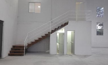 Galpón en ALQUILER 600m2 y 300m2 - Industrial - Sector Calacalí