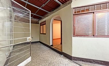 Casa como terreno en San Isidro