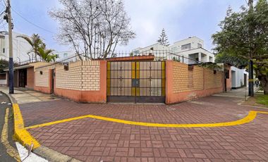 Casa como terreno en San Isidro