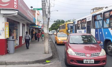 Local Comercial en Ernesto Alban y Pasaje 1SO Cdla. del Maestro  EliC