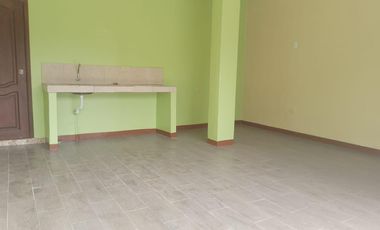Local Comercial en Ernesto Alban y Pasaje 1SO Cdla. del Maestro  EliC
