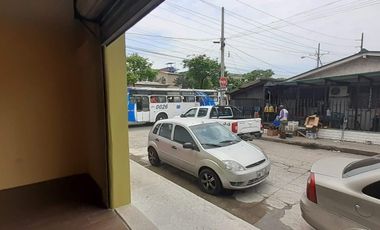 Local Comercial en Ernesto Alban y Pasaje 1SO Cdla. del Maestro  EliC