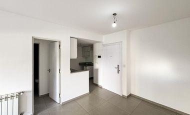 Departamento de 1 dormitorio con radiadores a metros de Bv. Oroño