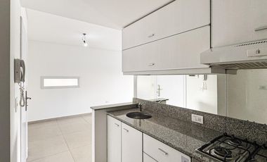 Departamento de 1 dormitorio con radiadores a metros de Bv. Oroño