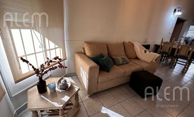 Casa de 5 ambientes en venta en Luis Guillon