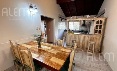 Casa de 5 ambientes en venta en Luis Guillon