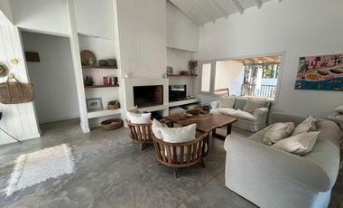 Casa en  ALQUILER TEMPORAL, CASA, COSTA ESMERALDA, BARRIO SENDEROS I, LOTE 171, 4 AMBIENTES