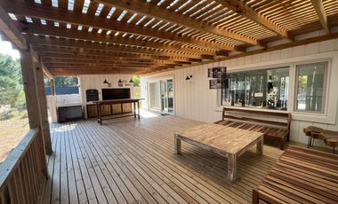 Casa en  ALQUILER TEMPORAL, CASA, COSTA ESMERALDA, BARRIO SENDEROS I, LOTE 171, 4 AMBIENTES
