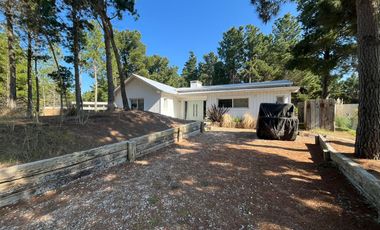 Casa en  ALQUILER TEMPORAL, CASA, COSTA ESMERALDA, BARRIO SENDEROS I, LOTE 171, 4 AMBIENTES