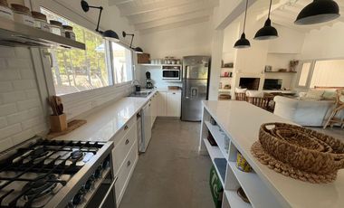 Casa en  ALQUILER TEMPORAL, CASA, COSTA ESMERALDA, BARRIO SENDEROS I, LOTE 171, 4 AMBIENTES