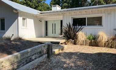 Casa en  ALQUILER TEMPORAL, CASA, COSTA ESMERALDA, BARRIO SENDEROS I, LOTE 171, 4 AMBIENTES
