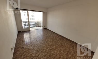 DEPARTAMENTO 2 AMBIENTES A LA CALLE CON BALCON SALIENTE