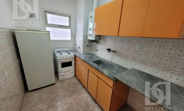 DEPARTAMENTO 2 AMBIENTES A LA CALLE CON BALCON SALIENTE