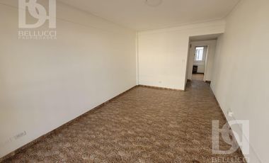 DEPARTAMENTO 2 AMBIENTES A LA CALLE CON BALCON SALIENTE