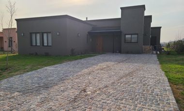 Casa en Alquiler, 4 Dormitorios, en El Campo Fincas Exclusivas, Cardales, GBA Norte