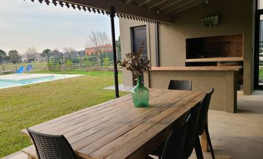 Casa en Alquiler, 4 Dormitorios, en El Campo Fincas Exclusivas, Cardales, GBA Norte