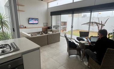 DUPLEX 4 DORMITORIOS EN PRADOS DE MANANTIALES