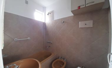 DEPARTAMENTO - ALQUILER - COLEGIALES - 2 AMB - FRENTE - BALCÓN