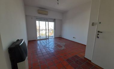 DEPARTAMENTO - ALQUILER - COLEGIALES - 2 AMB - FRENTE - BALCÓN