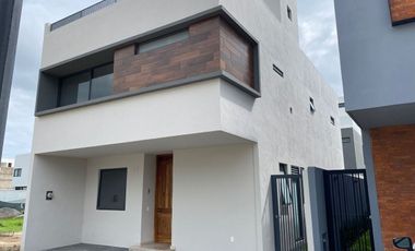 CASA EN RENTA EN PARQUES VALLARTA