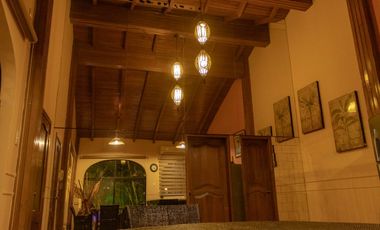 Santa Elena Ballenita, Centro de Evento en Venta, 940m2, 3 Ambientes