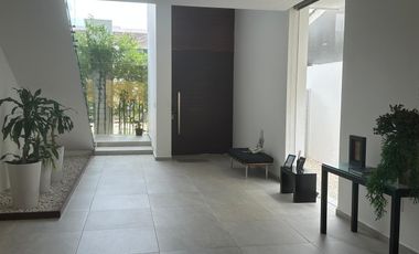 Casa en Renta – Lagos del Sol, Cancún | 4 Recámaras, Jacuzzi y Alberca Privada
