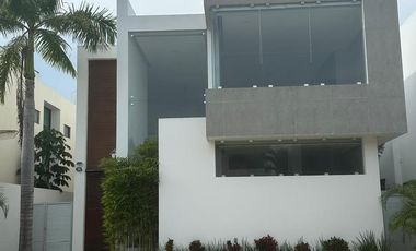 Casa en Renta – Lagos del Sol, Cancún | 4 Recámaras, Jacuzzi y Alberca Privada