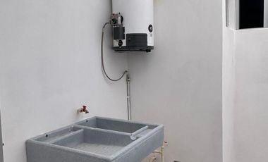 Casa en RENTA con recamara en planta baja en Lomas de la Rioja