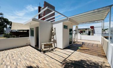 Casa con roof garden y recámara en planta baja – Fracc. privado en Coatepec