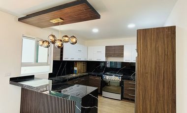 Casa con roof garden y recámara en planta baja – Fracc. privado en Coatepec