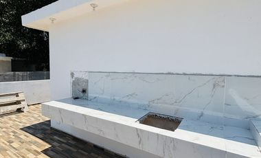 Casa con roof garden y recámara en planta baja – Fracc. privado en Coatepec