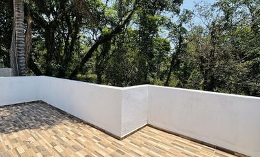 Casa con roof garden y recámara en planta baja – Fracc. privado en Coatepec