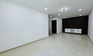 Casa con roof garden y recámara en planta baja – Fracc. privado en Coatepec