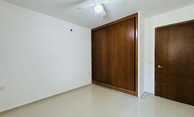 Casa con roof garden y recámara en planta baja – Fracc. privado en Coatepec