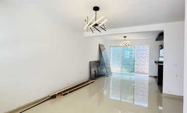 Casa con roof garden y recámara en planta baja – Fracc. privado en Coatepec