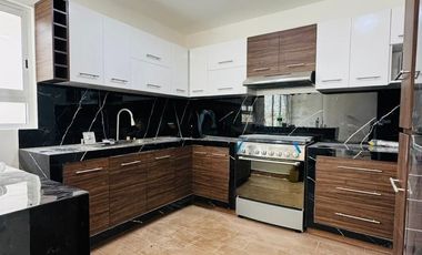 Casa con roof garden y recámara en planta baja – Fracc. privado en Coatepec