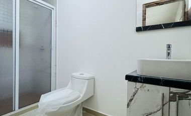 Casa con roof garden y recámara en planta baja – Fracc. privado en Coatepec