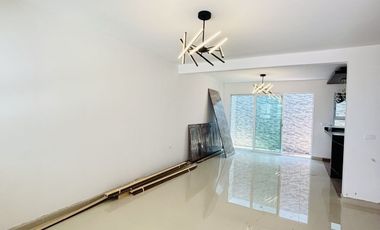 Casa con roof garden y recámara en planta baja – Fracc. privado en Coatepec