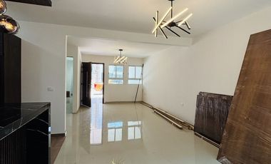 Casa con roof garden y recámara en planta baja – Fracc. privado en Coatepec