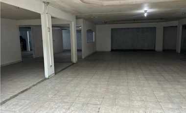 GALERA / 24 DE DICIEMBRE / 1000M2  / DOS NIVELES / 2 OFICINAS / JC