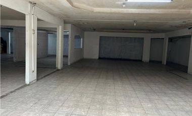 GALERA / 24 DE DICIEMBRE / 1000M2  / DOS NIVELES / 2 OFICINAS / JC