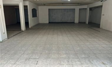 GALERA / 24 DE DICIEMBRE / 1000M2  / DOS NIVELES / 2 OFICINAS / JC
