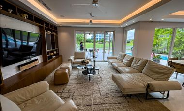 VENTA CASA EN SANTA MARIA CON PISCINA 4 RECAMARAS 693MTPRIVADA MLD