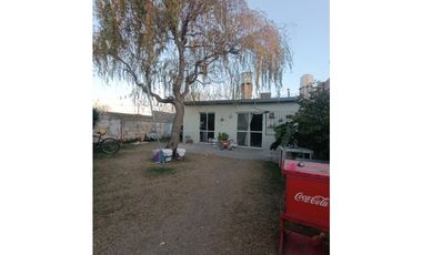 SE VENDE  inmueble  ubicado en  zona céntrica. 